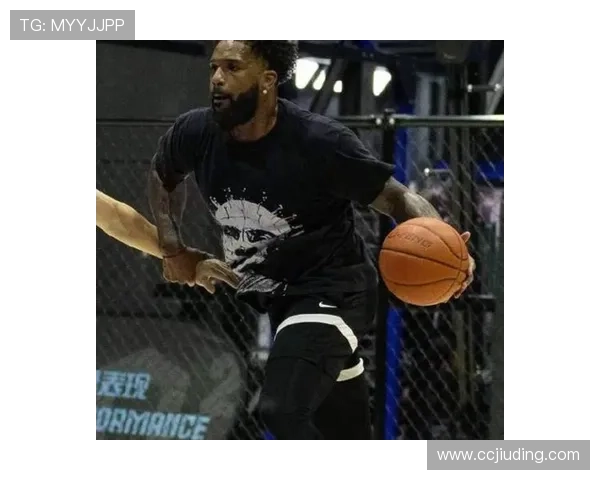 鲍威尔今日提前抵达山东积极报到 主动要求早到早练展现高度专注 鲍威尔今日提前抵达山东积极报到 主动要求早到早练展现高度专注