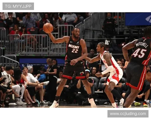 热火米切尔全能表现助球队胜利 16分6篮板12助攻展现组织能力