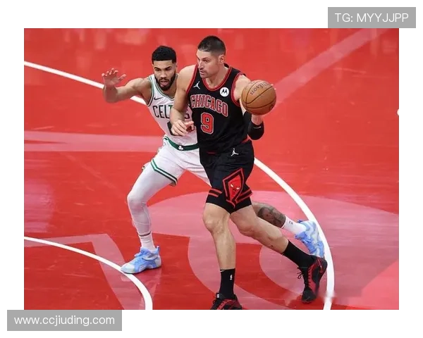 武切维奇首节火力全开三分三中三 打爆活塞内线贡献12分7板